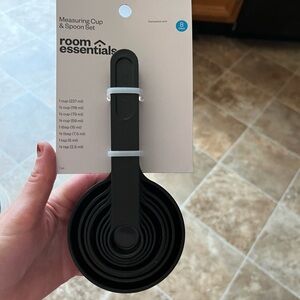 MEASURING CUPS